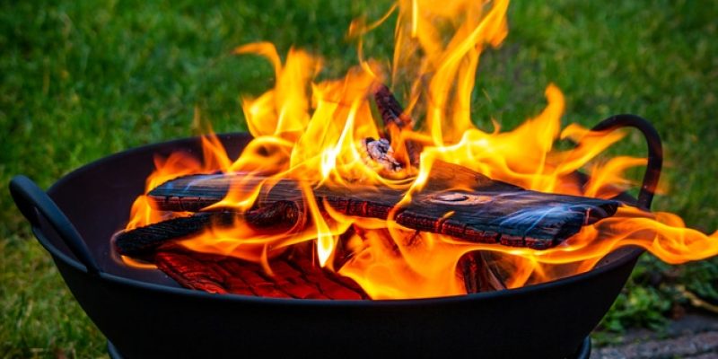 Ist eine Unterlage für die Feuerstelle erforderlich?