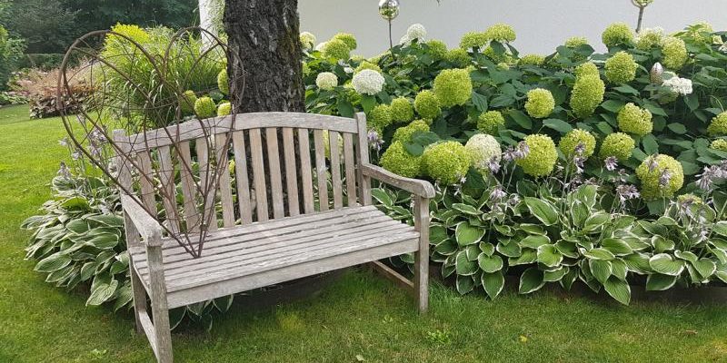 Gartenbänke: die häufigsten Materialien