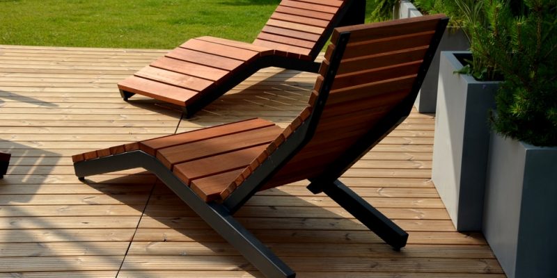 Gartenliege aus Holz im Test