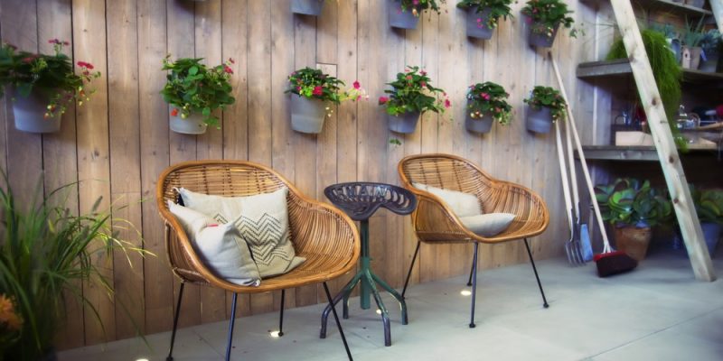 Gartenstuhl aus Korbgeflecht