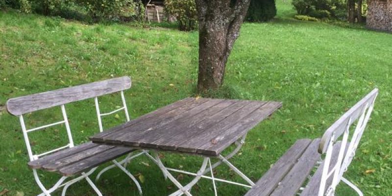 Platzsparend und flexibel: klappbare Gartenbänke